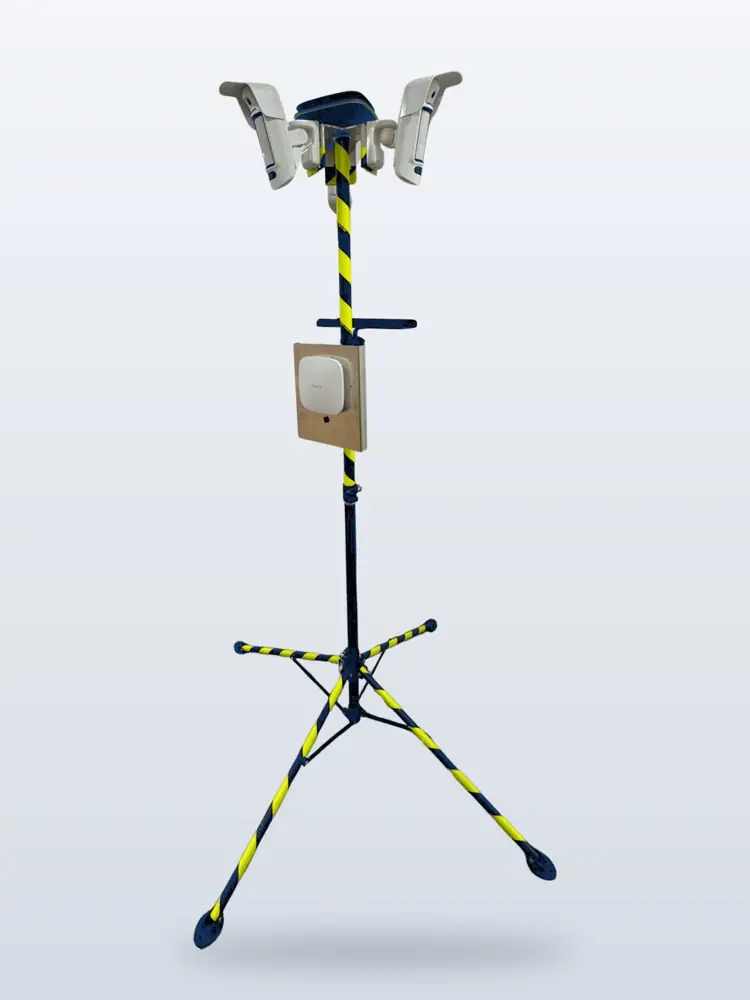 SENTRIX MOBIL mit ausgefahrenem Mast und Stützen
